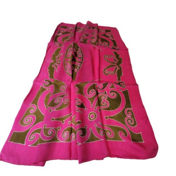 Pink Colored Square Silk Scarf with olive green Print Handpainted Fuji Silk- NEW - Picture 2 of 8